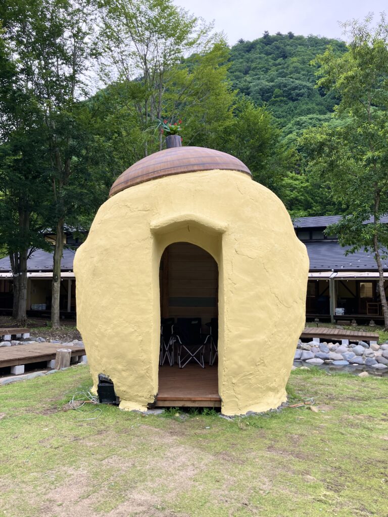 丸い建築　アースバッグ　楕円形　小屋